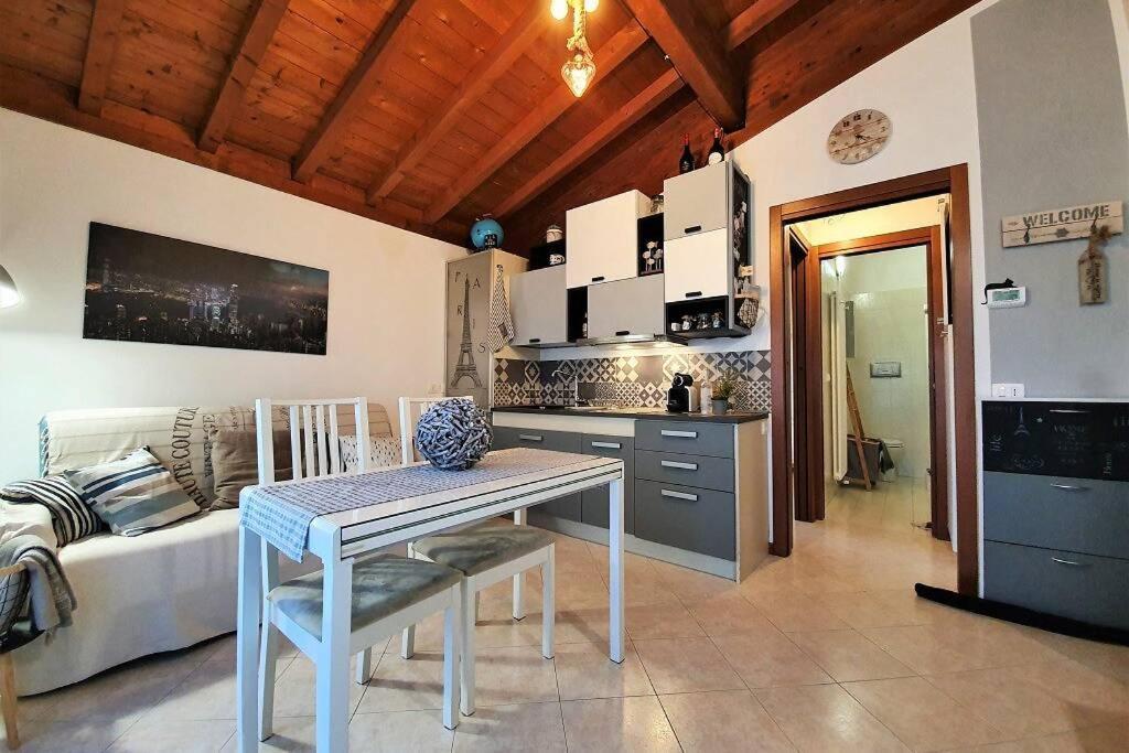 Il Torchio Rooftop Apartment With Wide Terrace ซีร์มิโอเน ภายนอก รูปภาพ