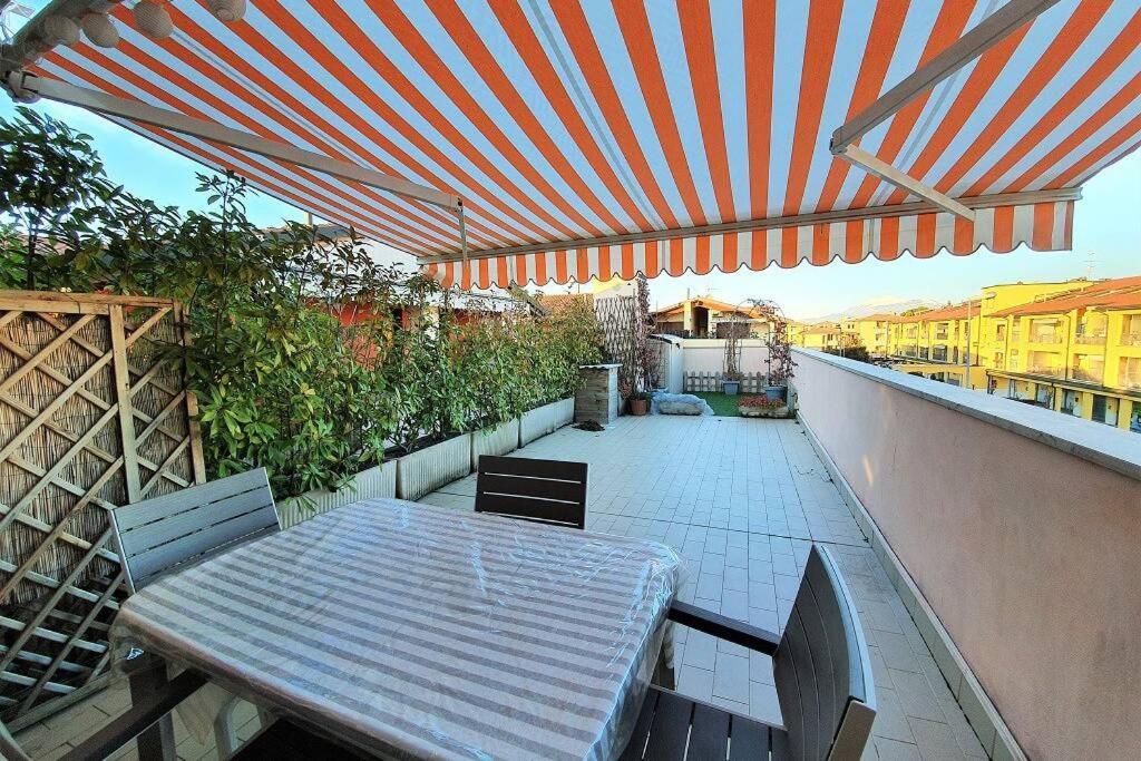 Il Torchio Rooftop Apartment With Wide Terrace ซีร์มิโอเน ภายนอก รูปภาพ