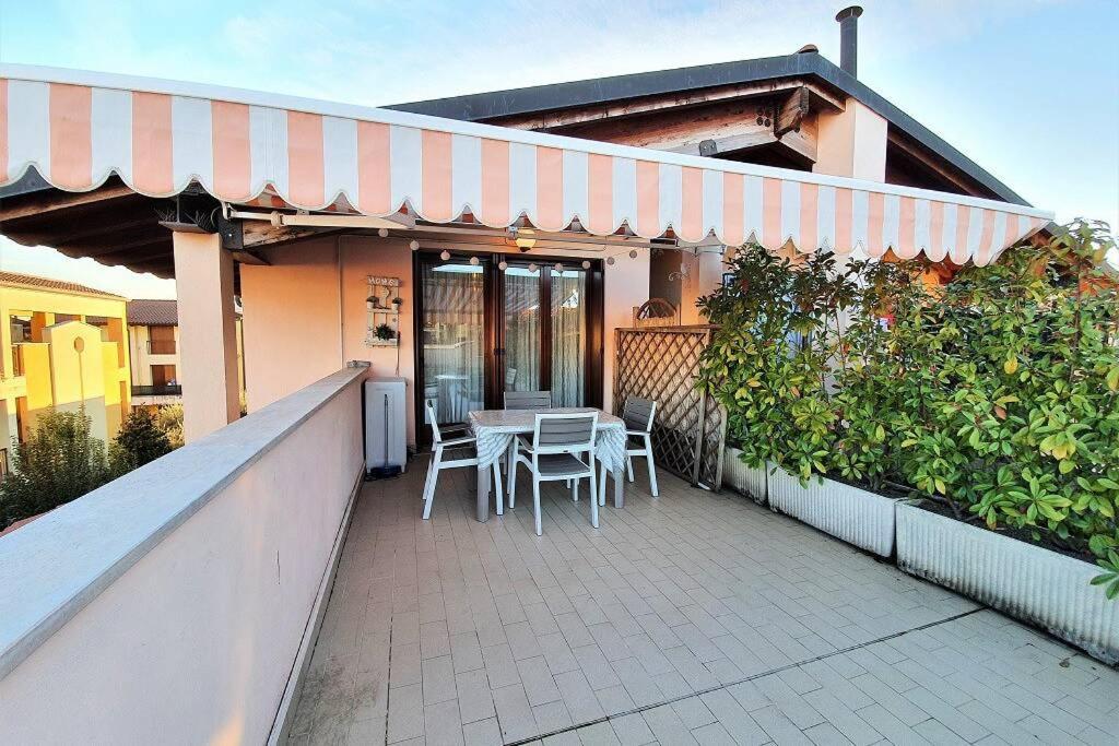 Il Torchio Rooftop Apartment With Wide Terrace ซีร์มิโอเน ภายนอก รูปภาพ